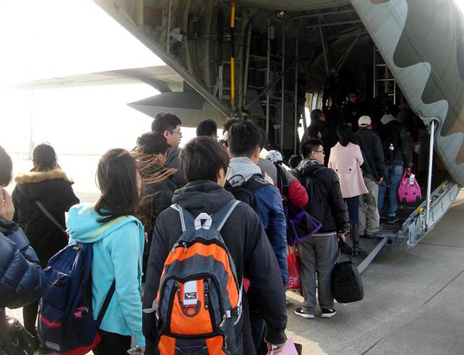 臺灣金門啟動春運計劃,出動C-130大力神運輸機送旅客返鄉過年 臺灣金門啟動春運計劃,出動C-130大力神運輸機送旅客返鄉過年