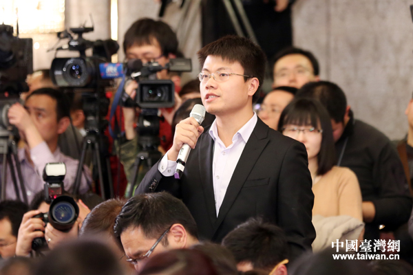 記者向新聞發(fā)言人呂新華提問 記者向新聞發(fā)言人呂新華提問