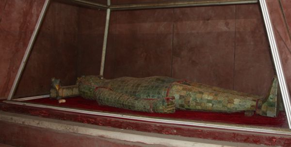 靖王金縷玉衣(中國臺灣網(wǎng) 郭曉康攝) 靖王金縷玉衣(中國臺灣網(wǎng) 郭曉康攝)