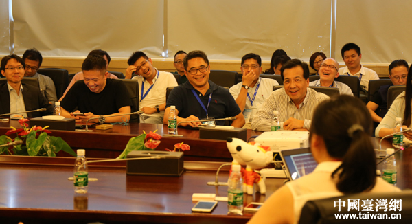 臺(tái)灣互聯(lián)網(wǎng)業(yè)者參訪大陸電商龍頭企業(yè)京東商城 臺(tái)灣互聯(lián)網(wǎng)業(yè)者參訪大陸電商龍頭企業(yè)京東商城