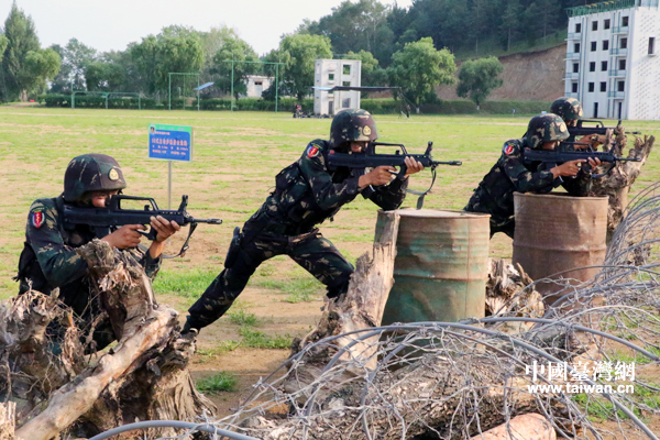 【網(wǎng)絡(luò)媒體國防行】網(wǎng)絡(luò)媒體記者走進(jìn)特戰(zhàn)旅 近距離感受“血狼”精神 【網(wǎng)絡(luò)媒體國防行】網(wǎng)絡(luò)媒體記者走進(jìn)特戰(zhàn)旅 近距離感受“血狼”精神