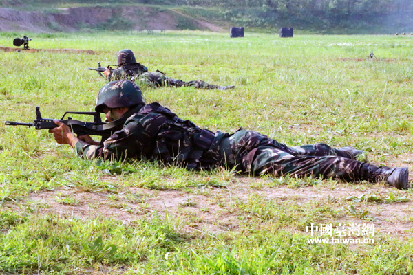 【網(wǎng)絡(luò)媒體國防行】網(wǎng)絡(luò)媒體記者走進(jìn)特戰(zhàn)旅 近距離感受“血狼”精神 【網(wǎng)絡(luò)媒體國防行】網(wǎng)絡(luò)媒體記者走進(jìn)特戰(zhàn)旅 近距離感受“血狼”精神