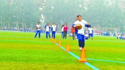 �����W(xu��)У�\(y��n)��(d��ng)��(hu��)�ض���Ⱦ���ճ��_�����L���M