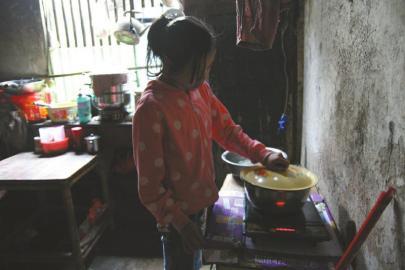 13�qŮ��ÿ�����ȼ�����ɢ����Ը�⮔��������