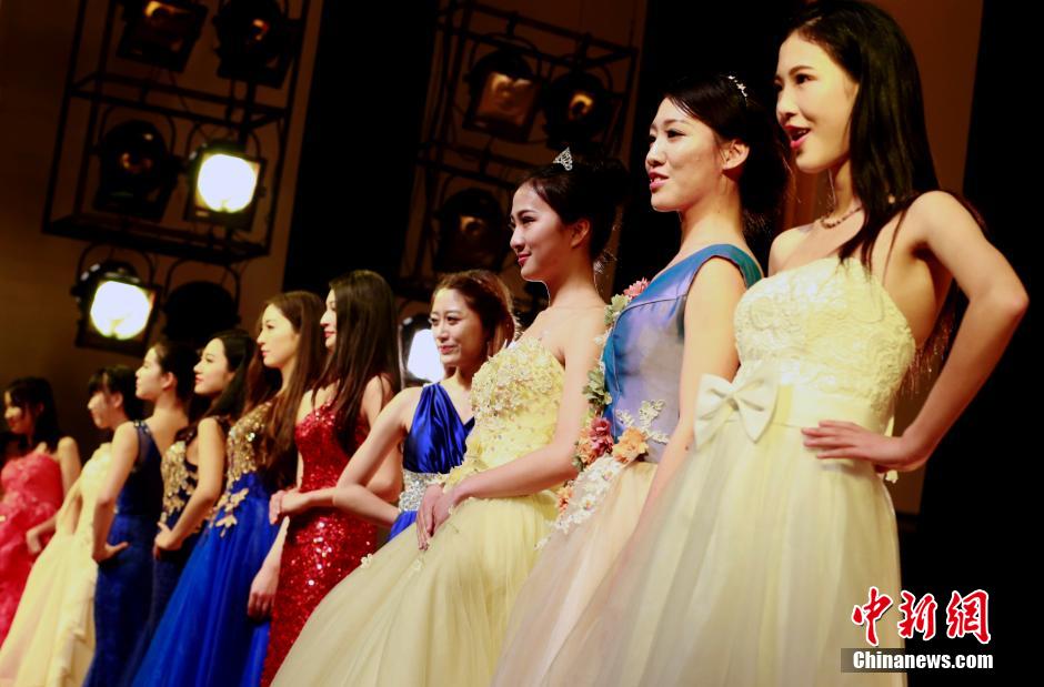 武漢高校“女神”爭當“財女郎” 武漢高校“女神”爭當“財女郎”