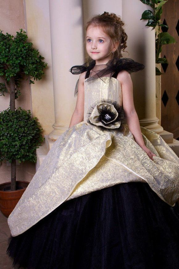 �������ˊʘ�Ӎ ���_˹�}��ͯģ��������(Angelina Kurkina)�l��һ�M����,��Ƭ��С�������Ͱ�׃,�·��`�䷲�g��