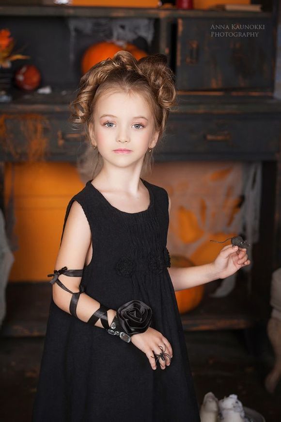 �������ˊʘ�Ӎ ���_˹�}��ͯģ��������(Angelina Kurkina)�l��һ�M����,��Ƭ��С�������Ͱ�׃,�·��`�䷲�g��