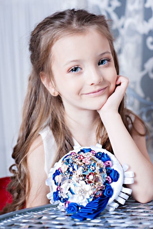 �������ˊʘ�Ӎ ���_˹�}��ͯģ��������(Angelina Kurkina)�l��һ�M����,��Ƭ��С�������Ͱ�׃,�·��`�䷲�g��