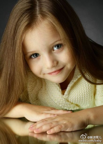 �������ˊʘ�Ӎ ���_˹�}��ͯģ��������(Angelina Kurkina)�l(f��)��һ�M����,��Ƭ��С�������Ͱ�׃,�·��`�䷲�g��