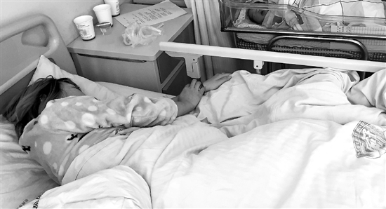 -8℃凌晨小巷孕婦突然生產(chǎn) 路人守護她到醫(yī)院 -8℃凌晨小巷孕婦突然生產(chǎn) 路人守護她到醫(yī)院