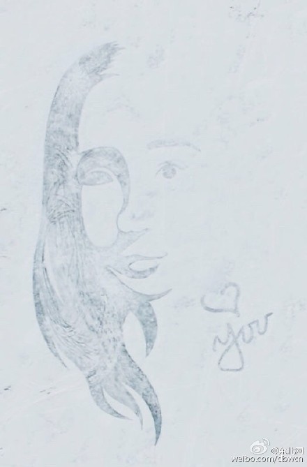 �������˹���� ���v܇ѩ���뉺��Ů�ј�ò(�D)