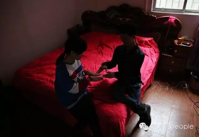 廣西16歲“娃娃夫妻”:我們還沒有養家的能力 廣西16歲“娃娃夫妻”:我們還沒有養家的能力