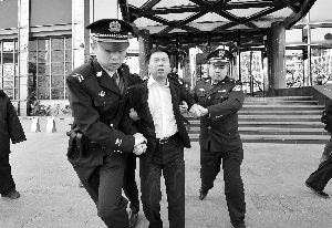 ����ͬһ�׸��ʘ���˾����Ƿ����ҕ�c�Ƽ����޹�˾200���f���߀�����ܽ^������Ч�ĲÛQ������ҕ�c�Ƽ���˾��һ��Ժ��Ո�ˏ��ƈ��С��������磬���з��ٺͷ�����ʮ���ˁ���ͬһ�׸蹫˾�M�����Ѳ飬����˾ؔ���ҵ��������U���M���˲��������˾���������O����ψ��й��������o��˾��������