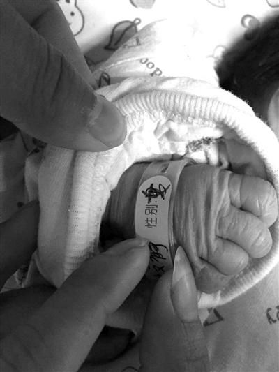 女士產子被告知是男孩 次日發現系女孩(圖)