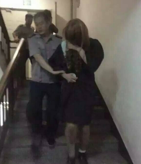 �ЌW(xu��)����ʾ��ԓ���Ӻܿ�����ԓУ�W(xu��)�������ܲ�ֹһ�ˡ����f��߀δ�õ��ٷ��C����Ҳ�б����˷Q��ԓ���ӱ��l(f��)�F(xi��n)������ʾ�Լ��ǁ���Ů���ѵ���