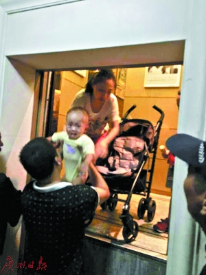 小區電梯12小時內兩次急墜物業:剛做完年檢