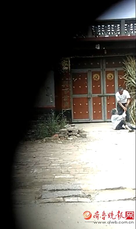 19�գ�һ���L��2��犵ġ���ſhˮ����һ�����˱����Ӛ��򡱵�ҕ�l�ھW(w��ng)��������ӛ���C��(sh��)���������˞���ſhˮ�����(zh��n)��]��91�q�������P�������ߞ�����Ѯ���TŮ���Oĳ��