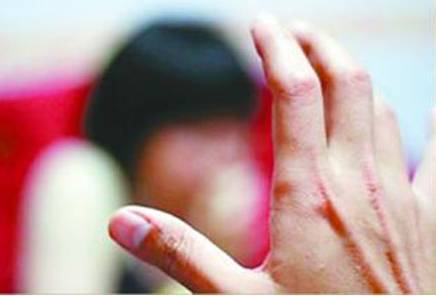 ���i��!�������ڵ��F��C����Ů�˿� ���R��]������