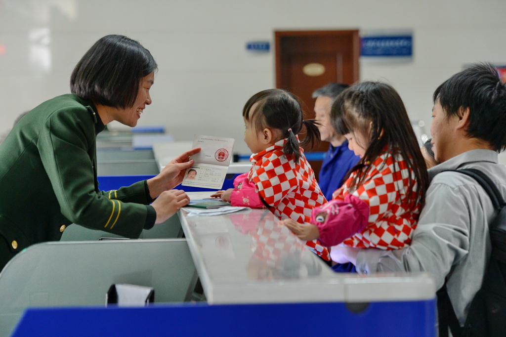 1��27����ʯ���f߅���z��վ�ęz��T��С�����k�����m�� ���A��l����Сѩ �z��