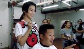 �x骞��ɷ�Ǿ����l��һ������ȥ����Ц����