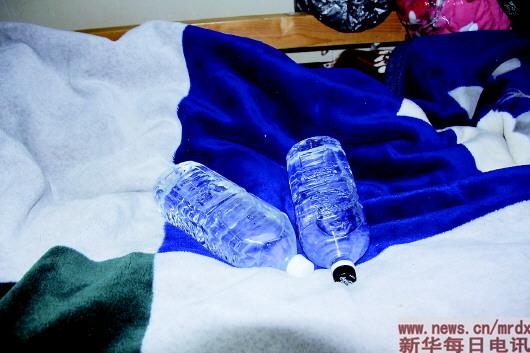 ů���ӵĵVȪˮƿ��