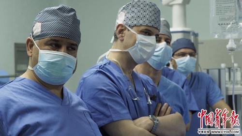 上海肺科醫(yī)院3年吸引300名老外學(xué)習(xí)年紀(jì)最大超80歲