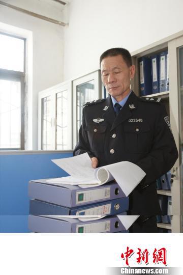 工作中的惠建武。 警方供圖 攝