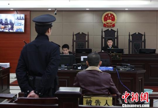 圖為庭審現場。 覃柳面 攝