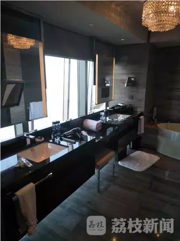 ��Ůʿ��ʾ�o���п�����ԡ�g��ȵĲ���ӳ����ׂ���Ӱ��