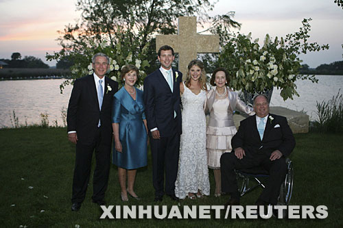 �@��5��11���ɰ׌m�l(f��)������Ƭ�@ʾ���ǣ�5��10�գ��������������y(t��ng)��ʲ����һ���˄��������ɺڸ�����ղ�ȡ��ڸ��ĸ�H�������غ͸��H�s����Ӱ���10�հ�������ʲ���y(t��ng)�Đ�Ůղ���������ÿ��_˹�ݿ˄ڸ����r(n��ng)���e��¶���Y���c�����Ѿõ����Ѻڸ񹲽Y�B����