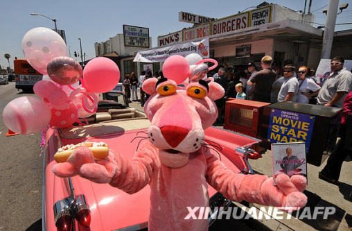 6��24�գ���������ɼ�����^��һ���b��ɷۼt���������������һ�ҟṷ���Tǰ����Ƭ���ۼt��2����DVD���{���P�İl����������