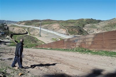 美國墨西哥“隔離墻”或爛尾 已修上千公里(圖) 美國墨西哥“隔離墻”或爛尾 已修上千公里(圖)