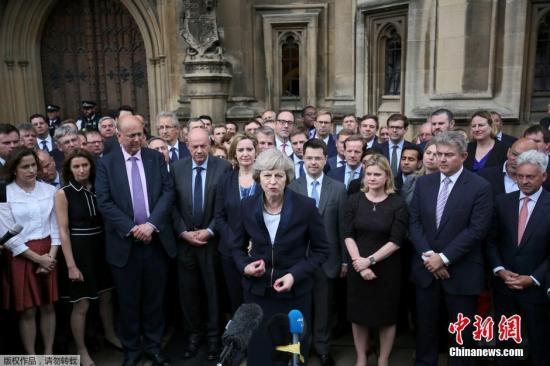 �зГP(y��ng)�P(y��ng)��Ӣ��(gu��)Ó�W�Y(ji��)��������÷���D(zhu��n)���xȥ���ƌ���10̖(h��o)ӭ�������ĵڶ���Ů���ˡ�������ɯ��÷�� ����ɯ��÷����60�q���������α����h�I(l��ng)�������������Q�顰�ĳ�Ԫ�ϡ���1997�ꮔ(d��ng)�x��(gu��)��(hu��)�h�T��2010�����(d��n)�΃�(n��i)����������(d��n)������������ɞ��^���Р�����֮��Ӣ��(gu��)�vʷ�ϵڶ�λŮ������ ����ɯ��÷�Q�����ǳ��s���܉�(d��ng)�x�����h�I(l��ng)�䲢������Ӣ��(gu��)���࣬�����t�����ˑB(t��i)�挦(du��)δ����Ŭ���F(tu��n)�Y(ji��)ȫ�w��(gu��)������ͬ��(chu��ng)��һ��(g��)�������õ�Ӣ��(gu��)��