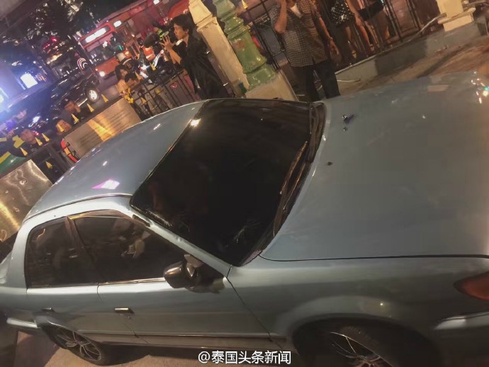 泰國一轎車闖入四面佛景點 有中國游客受傷 泰國一轎車闖入四面佛景點 有中國游客受傷