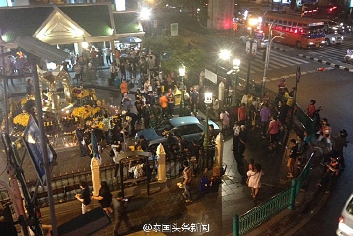 泰國一轎車闖入四面佛景點 有中國游客受傷 泰國一轎車闖入四面佛景點 有中國游客受傷