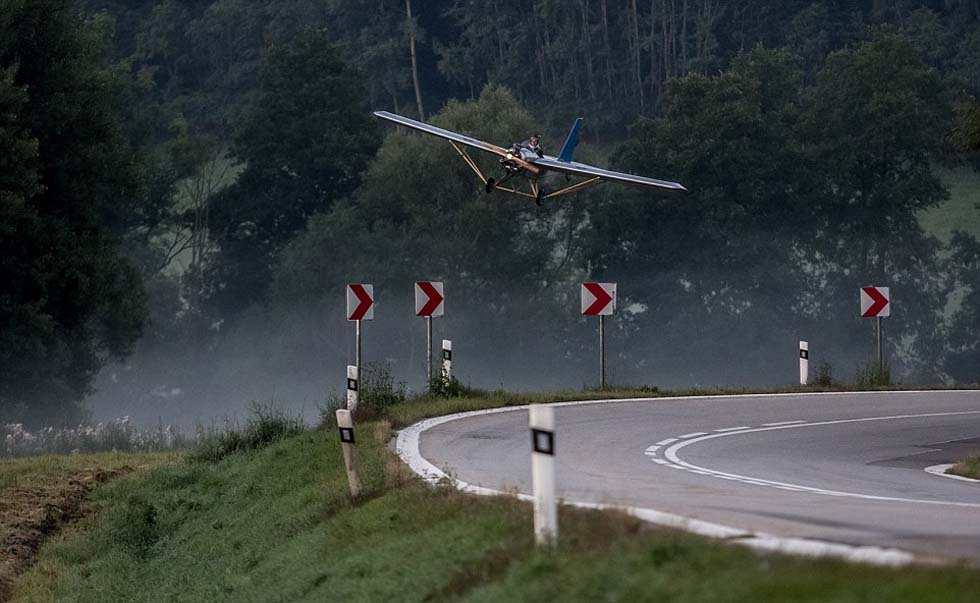 �DƬĬ�J���}