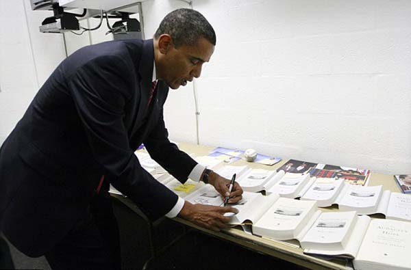 �DƬĬ�J���}