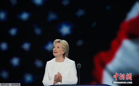 當地時間7月29,美國費城,為期四天的美國民主黨全國代表大會的最后一天,前國務卿希拉里正式接受提名,與共和黨總統候選人特朗普展開對決。