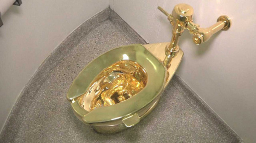 美博物館展出18K金馬桶:功能齊全將對游客開放