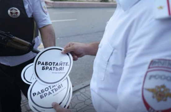 �DƬĬ�J���}