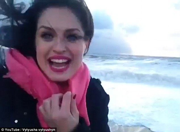 ������Ů�Ӻ�߅���ı������ĵ�