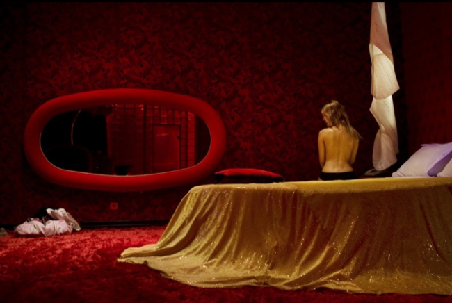 實拍:希臘地下性交易賣春現場