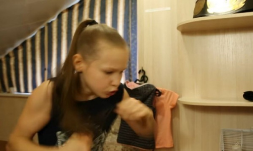 30秒打221拳哈薩克斯坦9歲“拳后”打穿房門(mén)(圖)