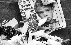 大圖:親屬哀悼帕茨。