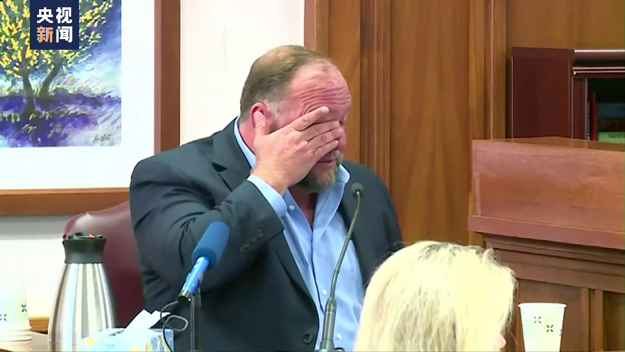 �Ա��Ʊ�������(gu��)�����W(xu��)У����AR-15�������|(zh��)��