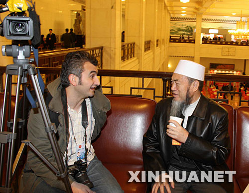 3��5�գ���ʮһ��ȫ��������������һ�Ε��h�ڱ������������_Ļ���@����ϯ�_Ļ����ȫ�����f(xi��)ί�T�R�_�t�����壩����������������ͨӍ��ӛ�ߚW˹�����L�� ���A��ӛ�ߏ����x �z