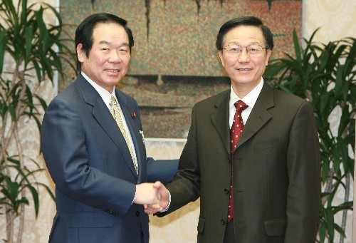 第二次中日財長對話會議在東京舉行 新華社照片,東京,2008年3月23日 第二次中日財長對話會議在東京舉行 3月23日,中國財政部長謝旭人(右)和日本財務大臣額賀福志郎在日本首都東京舉行會談。當天,第二次中日財長對話會議在東京舉行。 新華社記者任正來攝