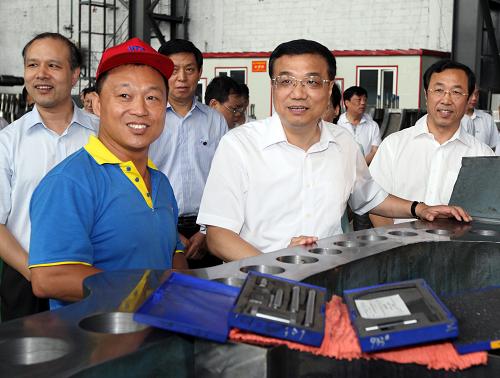 8月6日至9日,中共中央政治局常委、國務院副總理李克強在黑龍江考察。這是8月8日,李克強在哈電汽輪機廠考察。新華社記者 蘭紅光 攝