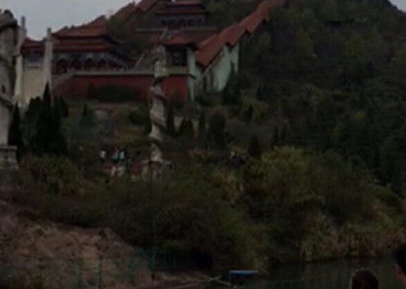 大冶一游客乘坐高空索道時(shí)被卡 從百米高空墜亡 大冶一游客乘坐高空索道時(shí)被卡 從百米高空墜亡