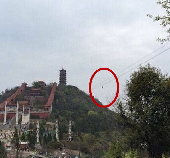 大冶一游客乘坐高空索道時(shí)被卡 從百米高空墜亡 大冶一游客乘坐高空索道時(shí)被卡 從百米高空墜亡